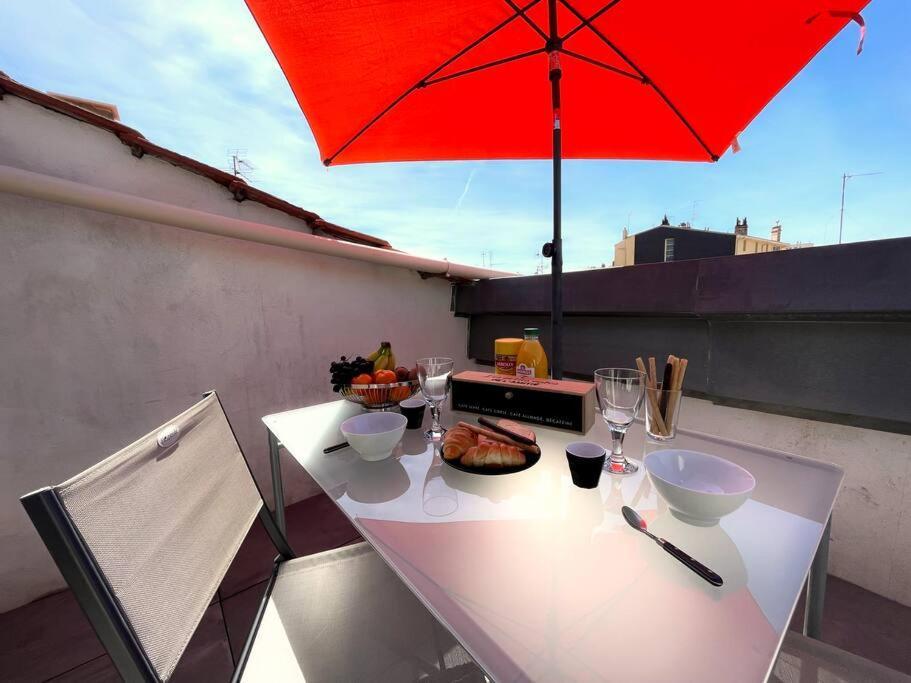 Charme Urbain Sous Les Toits-Terrasse/Clim/Parking Apartment Béziers Exterior foto