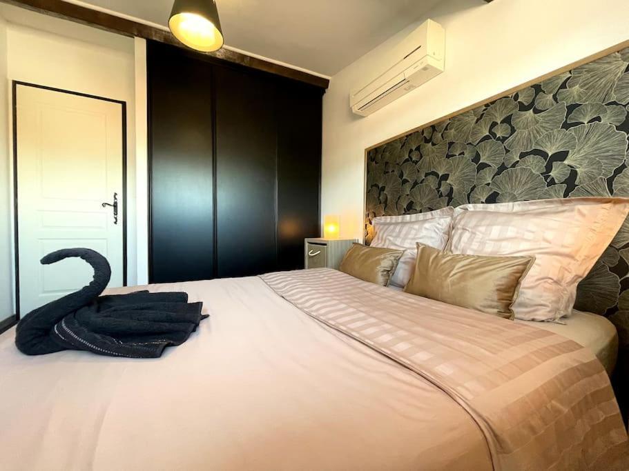 Charme Urbain Sous Les Toits-Terrasse/Clim/Parking Apartment Béziers Exterior foto
