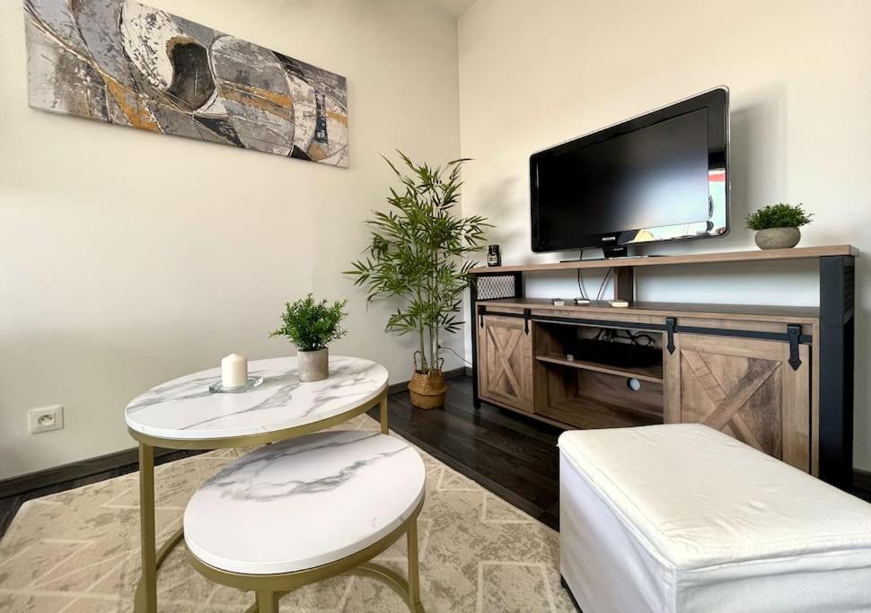 Charme Urbain Sous Les Toits-Terrasse/Clim/Parking Apartment Béziers Exterior foto