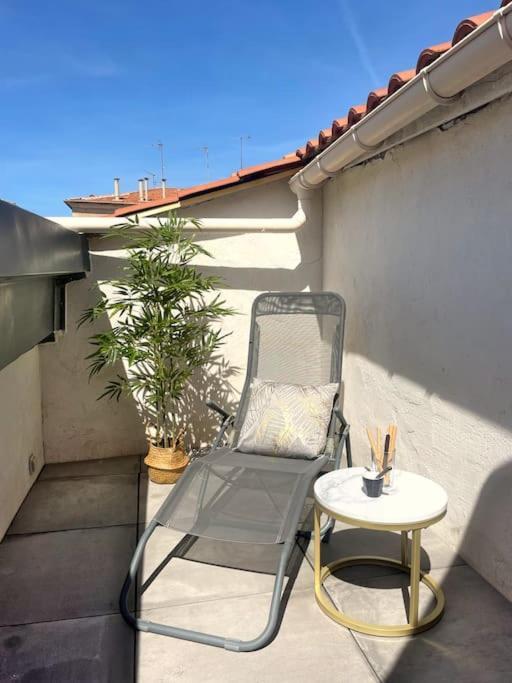 Charme Urbain Sous Les Toits-Terrasse/Clim/Parking Apartment Béziers Exterior foto