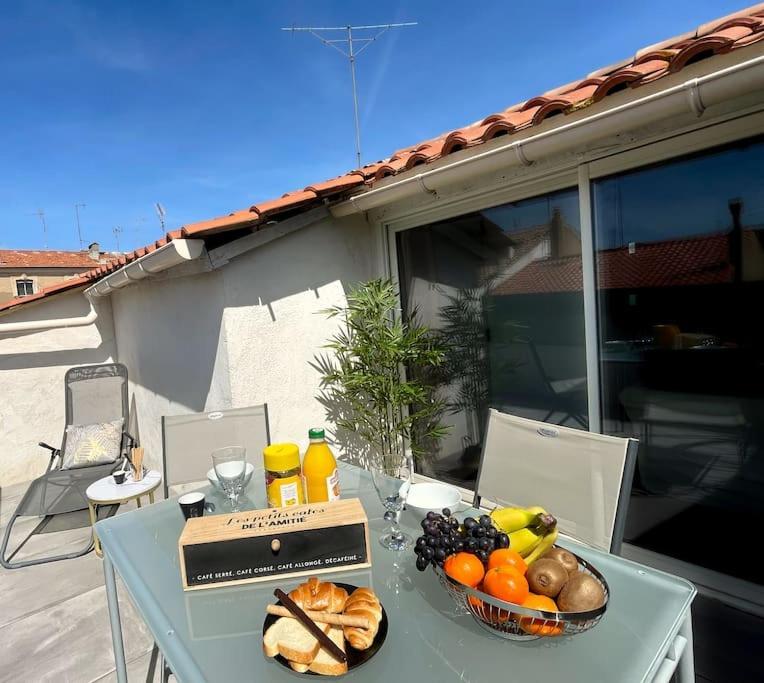 Charme Urbain Sous Les Toits-Terrasse/Clim/Parking Apartment Béziers Exterior foto
